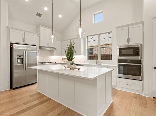4821  Forest Crest Parkway , Arlington Texas 76005