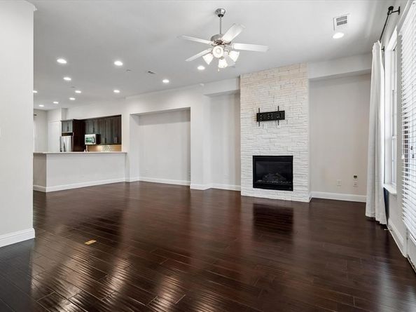 559 W Royal Lane , Irving Texas 75039