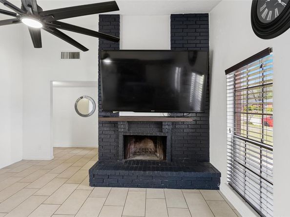 1905  Montana Trail , Grand Prairie Texas 75052