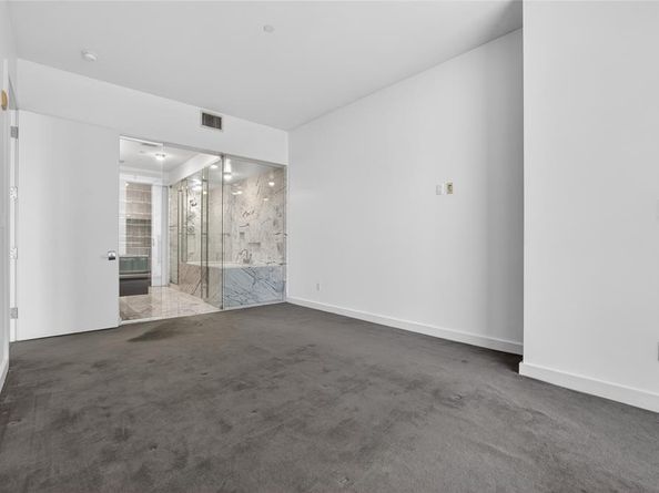 2900  Mckinnon Street  403, Dallas Texas 75201
