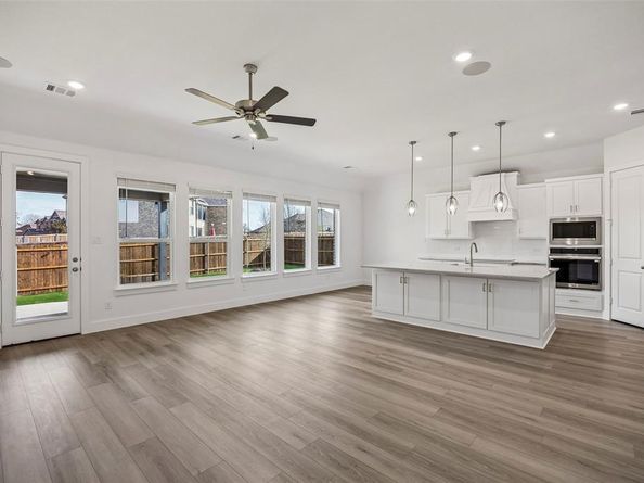 1929  Comanche Drive , DeSoto Texas 75115