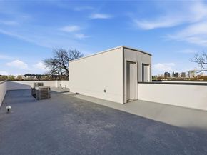 1121  Muncie Avenue , Dallas Texas 75212