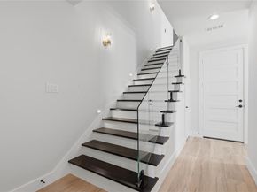 1121  Muncie Avenue , Dallas Texas 75212