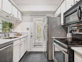 5981  Arapaho Road  1806, Dallas Texas 75248