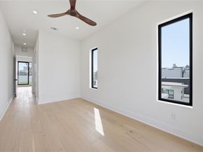 4220  MUNGER Avenue , Dallas Texas 75204