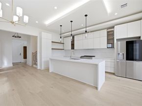 4220  MUNGER Avenue , Dallas Texas 75204