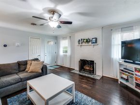 913  Ross Trail , Arlington Texas 76012