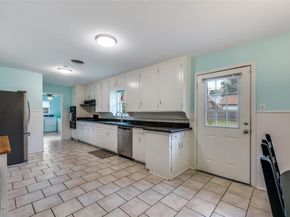 913  Ross Trail , Arlington Texas 76012