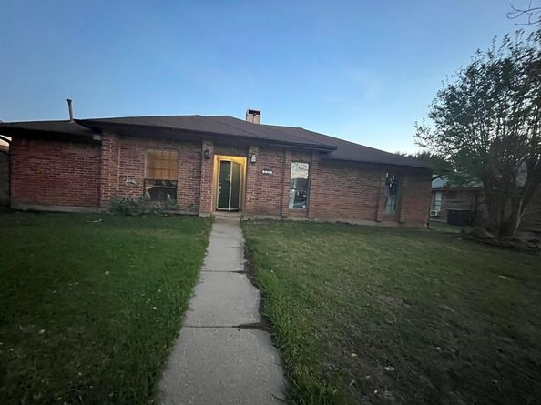 1650  Canterbury Lane , Lewisville Texas 75067