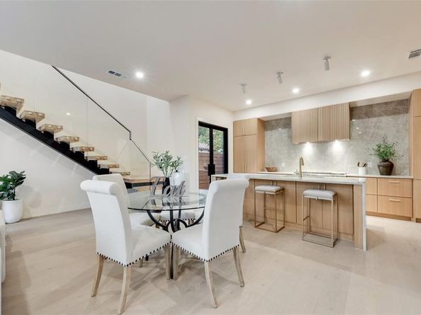1622  Sylvan Avenue , Dallas Texas 75208