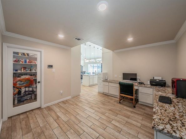 6012  Englishoak Drive , Arlington Texas 76016