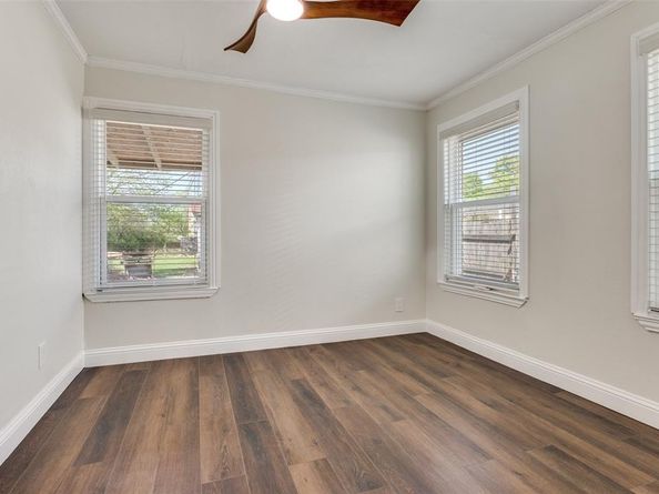 711  Winston Street , Dallas Texas 75208