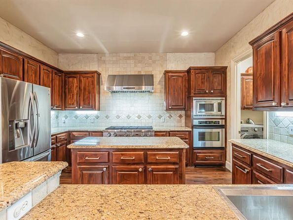 1018  Pedernales Trail , Irving Texas 75063