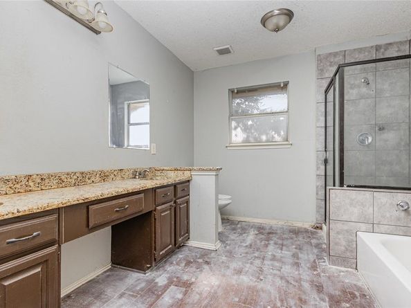 1207  Chapel Hill Drive , Mansfield Texas 76063