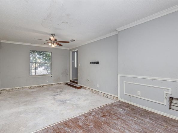 1207  Chapel Hill Drive , Mansfield Texas 76063