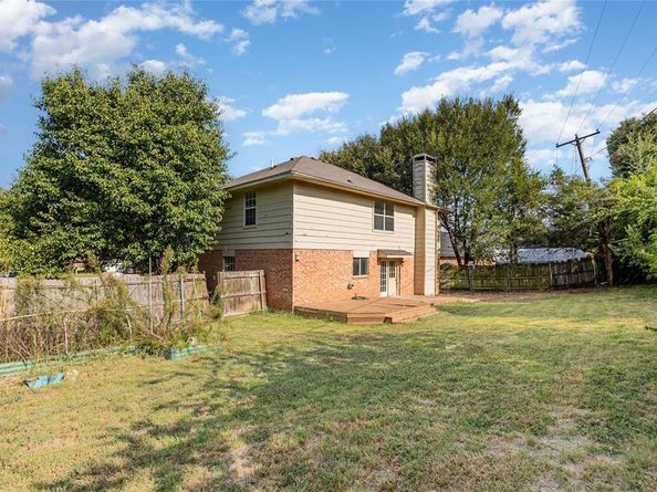 1207  Chapel Hill Drive , Mansfield Texas 76063