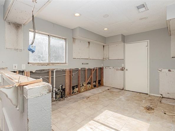 1207  Chapel Hill Drive , Mansfield Texas 76063