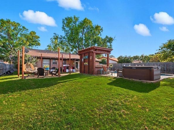 1023  Terry Way , Carrollton Texas 75006