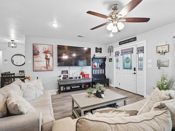 1023  Terry Way , Carrollton Texas 75006