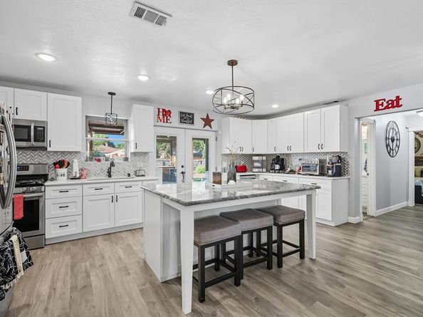 1023  Terry Way , Carrollton Texas 75006