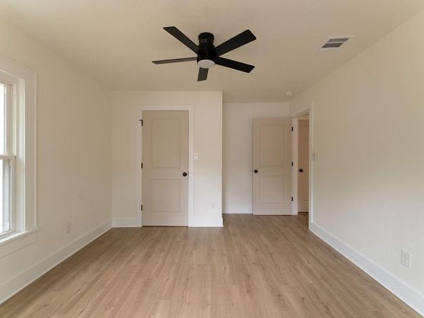 5401  Baylor Avenue , River Oaks Texas 76114