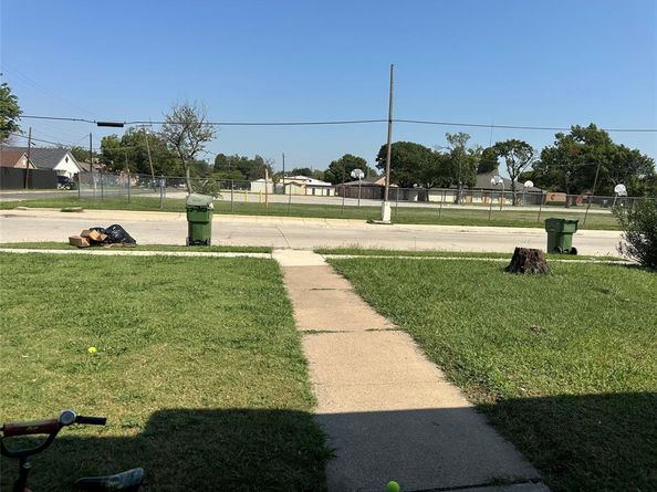 1718  Cranford Drive , Garland Texas 75041