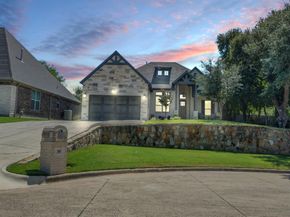 305  Familia Court , Azle Texas 76020