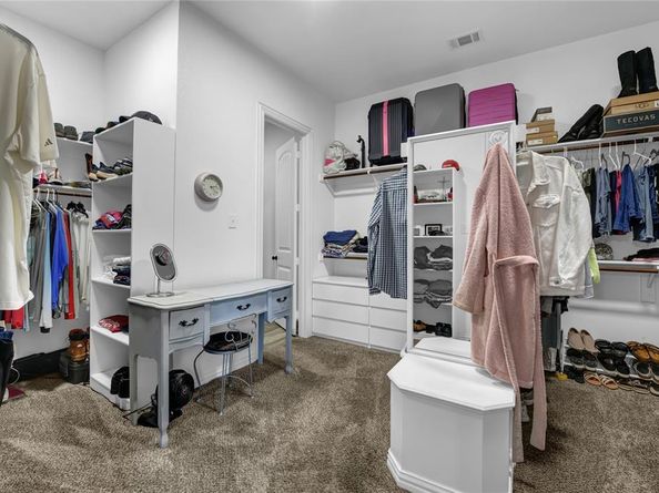 305  Familia Court , Azle Texas 76020