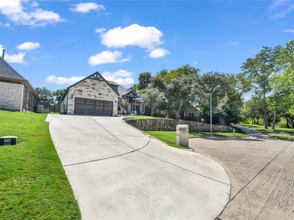 305  Familia Court , Azle Texas 76020