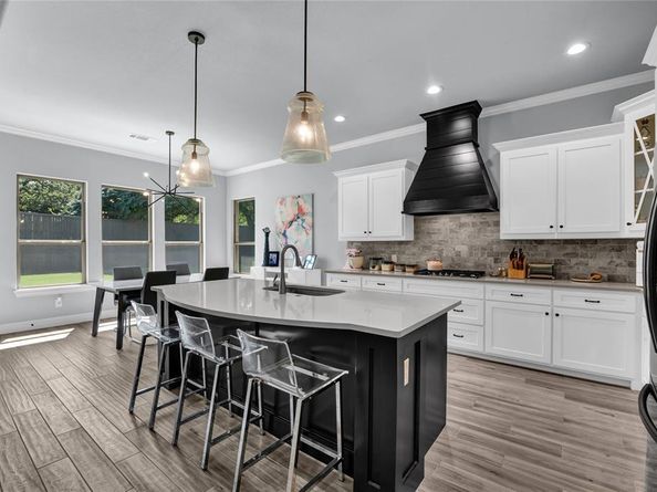305  Familia Court , Azle Texas 76020