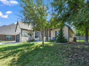 305  Familia Court , Azle Texas 76020