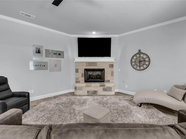 305  Familia Court , Azle Texas 76020