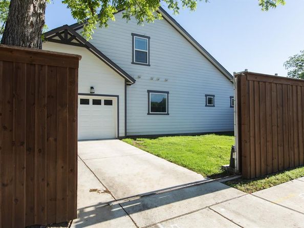 902 S Marlborough Avenue , Dallas Texas 75208