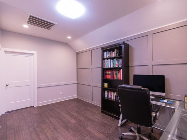 902 S Marlborough Avenue , Dallas Texas 75208