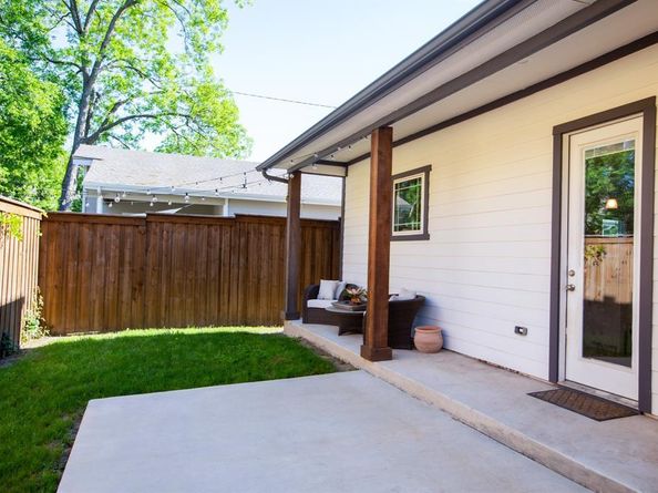 902 S Marlborough Avenue , Dallas Texas 75208