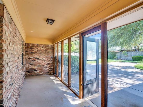 710  Stafford Drive , Arlington Texas 76012