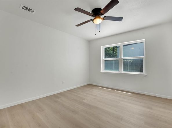 1820  Burr Oak Street , Arlington Texas 76012