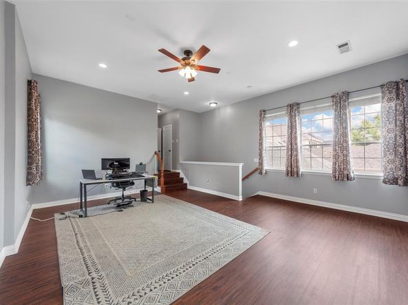 1812 E Branch Hollow Drive , Carrollton Texas 75007
