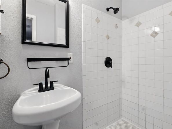 1915  Mcadams Avenue , Dallas Texas 75224