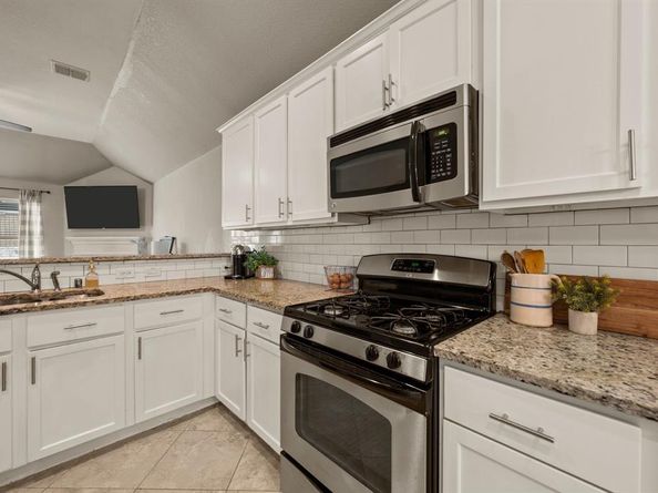 844  Salida Road , Fort Worth Texas 76052
