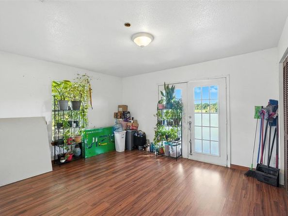 3557  Middlefield Road  2, Dallas Texas 75253