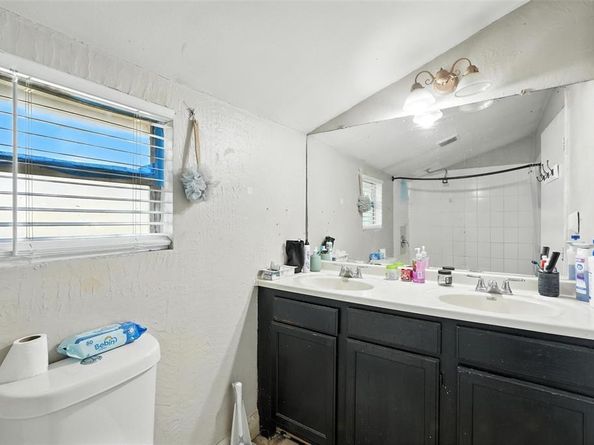 3557  Middlefield Road  2, Dallas Texas 75253