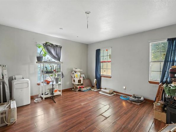 3557  Middlefield Road  2, Dallas Texas 75253