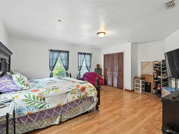 3557  Middlefield Road  2, Dallas Texas 75253