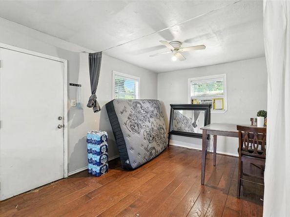 3557  Middlefield Road  2, Dallas Texas 75253