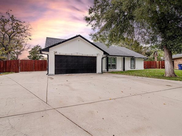 1505  Aspen Court , Mansfield Texas 76063