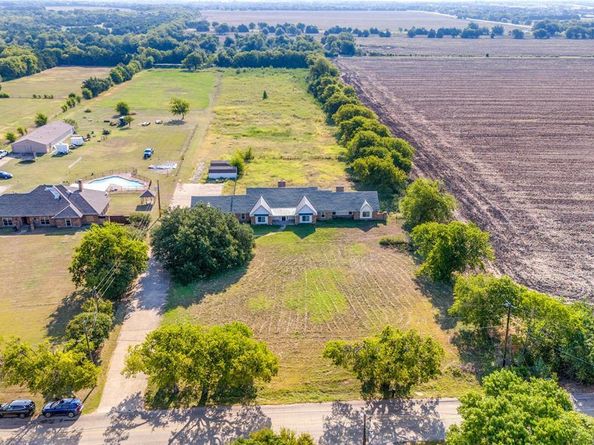 2010 S Houston School Road , Lancaster Texas 75146