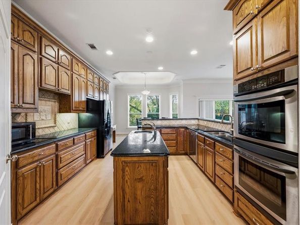 2643  Creekwood Drive , Cedar Hill Texas 75104