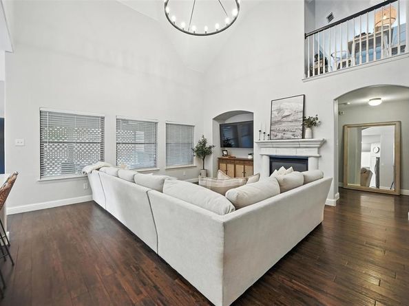 841  Branch Crossing , Lantana Texas 76226
