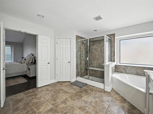 841  Branch Crossing , Lantana Texas 76226